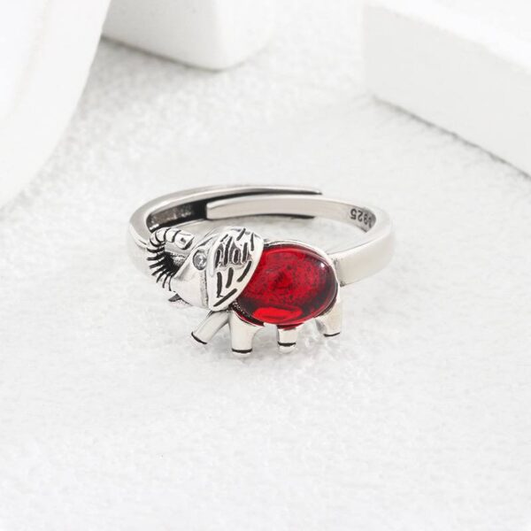Каблучка жіноча "Слоник" з червоним камінцем срібна (10462)