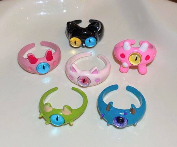 Каблучка жіноча акрилова "Монстрик" (7422)