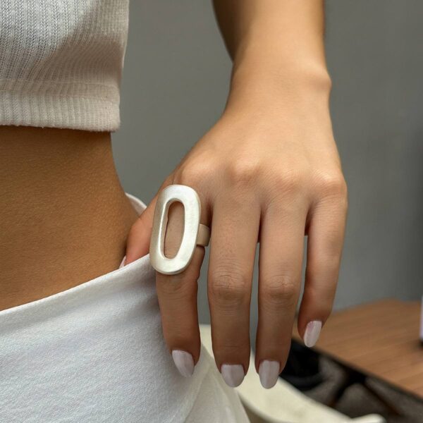 Каблучка жіноча геометрична овальна масивна світле золото (8133)