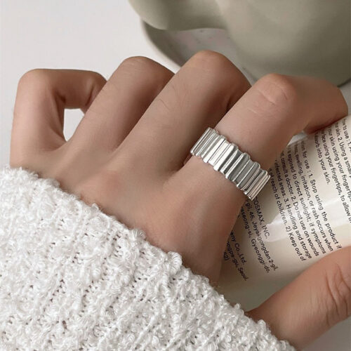 9fda5de6-5606-4972-bcd0-b90f7ca76fa0.jpg Каблучка жіноча "Геометрична" срібна (7424)