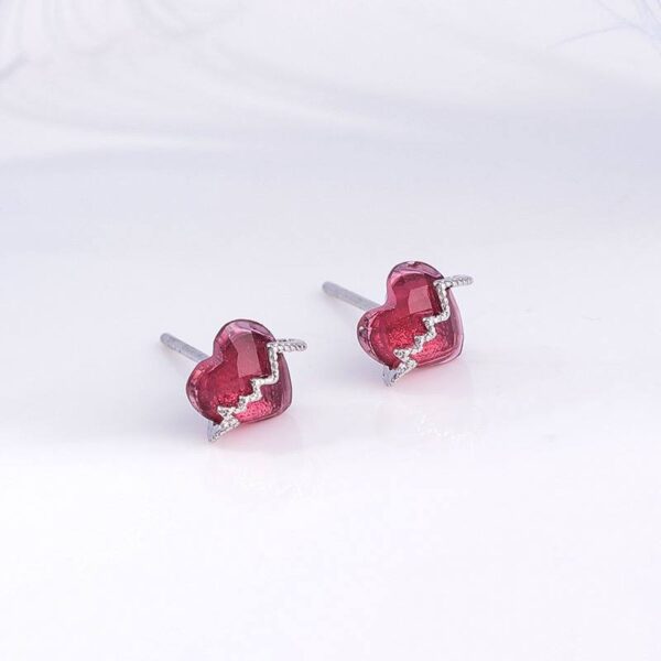 Сережки-цвяшки "Серце-кардіаграма" камінчик червоний