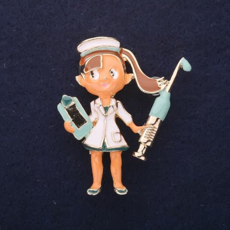 a570c6fd-7a0c-4512-953b-5fe896bfc1f0.jpg Брошка "Лікар" емаль біла/ блакитна/ золотистий метал 45х35 мм