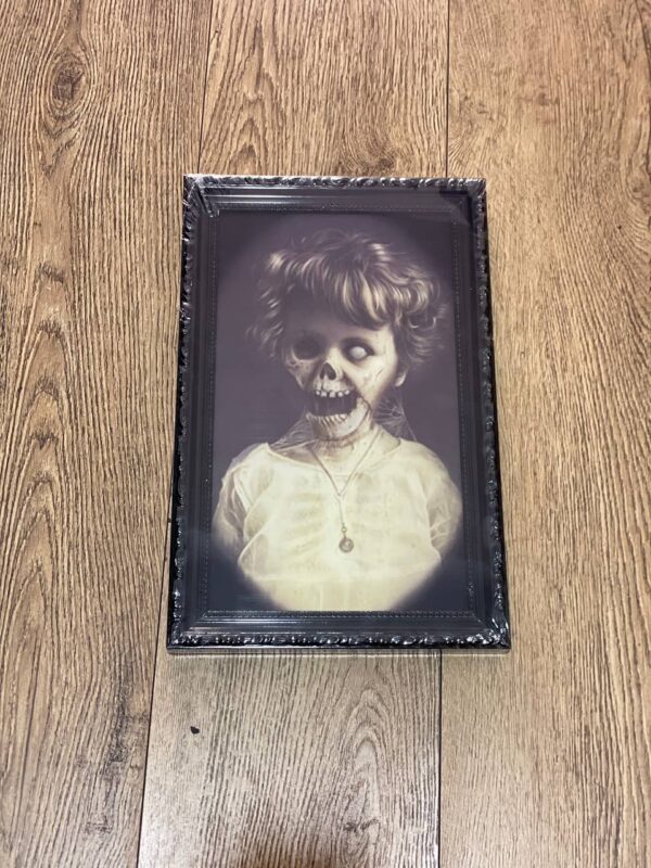 Декор на Хелловін "Картина Дівчинка-Привид" Tiger