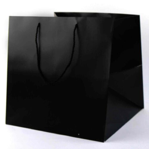 ab556c9d-e1ca-4cee-8135-83bd721d6916.jpg Пакет подарунковий з широким дном (35*35*35) чорний
