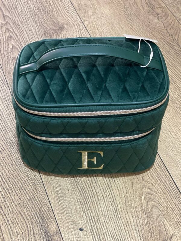 Косметичка-кейс Primark "Буква" овальна велюрова смарагдова