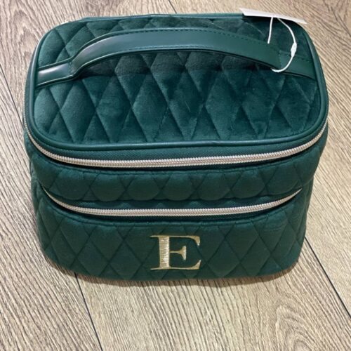 af560a39-971f-478a-b6f8-c37b625197a1.jpg Косметичка-кейс Primark "Буква" овальна велюрова смарагдова