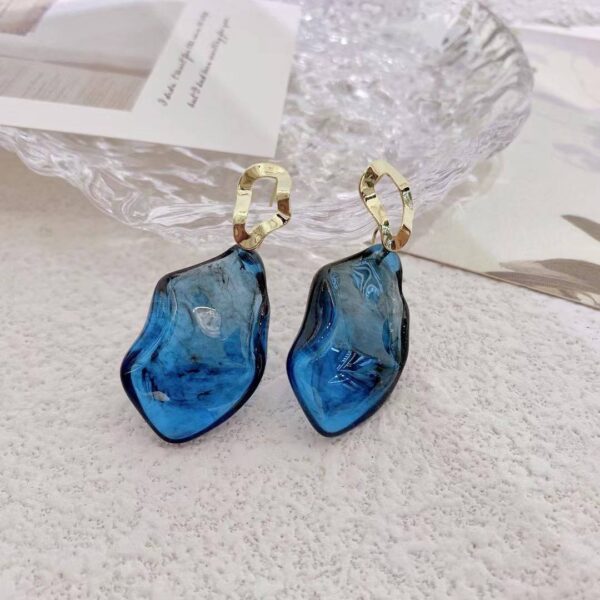Сережки акрилові абстрактні сині з золотим (8082)