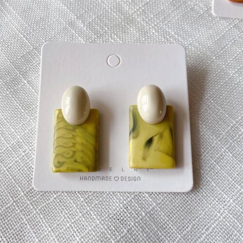 Сережки акрилові геометричні фісташково-білі (8081)