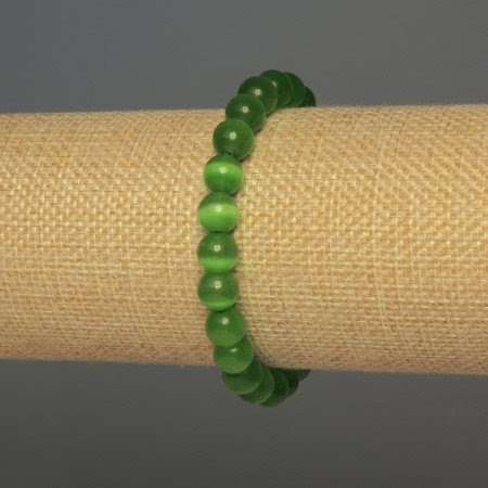 b914ea85-7f51-4a99-8682-4c861769acb1.jpg Браслет Котяче око зелене кулька 8 мм стрейч