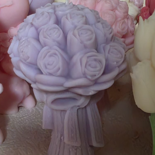 be3a80c2-910a-43b4-a21c-e947f5065bd9-1.png Свічка ароматична Solodka "Букет троянд"