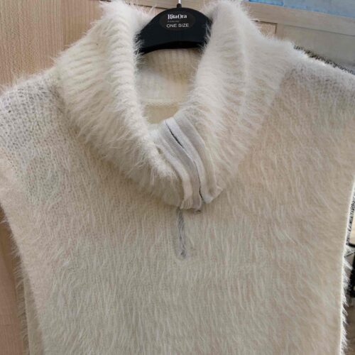 bf8fe284-bdb5-44d0-b689-67a055c6b7db.jpg Шарф-жилет жіночий Primark Rita Ora ворсистий білий