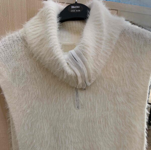 bf8fe284-bdb5-44d0-b689-67a055c6b7db.jpg Шарф-жилет жіночий Primark Rita Ora ворсистий білий