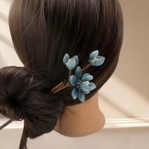 c1531222-0052-4429-b530-c934b05edb53-1.jpg Шпилька-паличка для волосся 1 шт дерев'яна "Сині квіти"