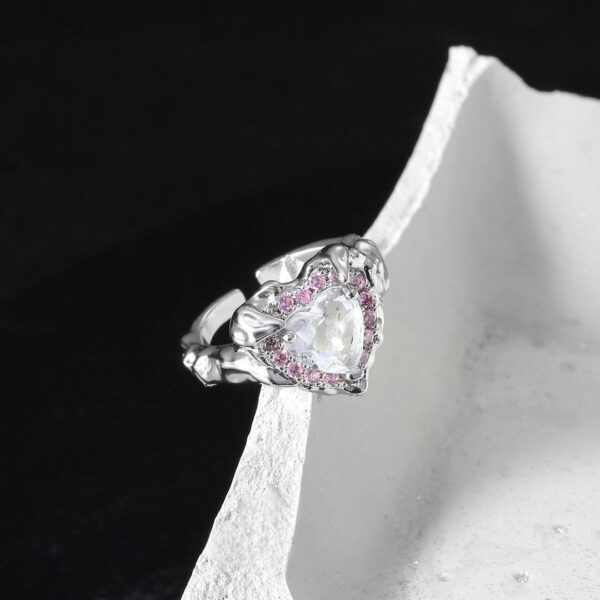 Каблучка жіноча геометрична "Серце" абстрактна з рожевими стразами срібна (8174)