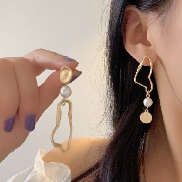 Сережки асиметричні золоті з перлинами (8039)