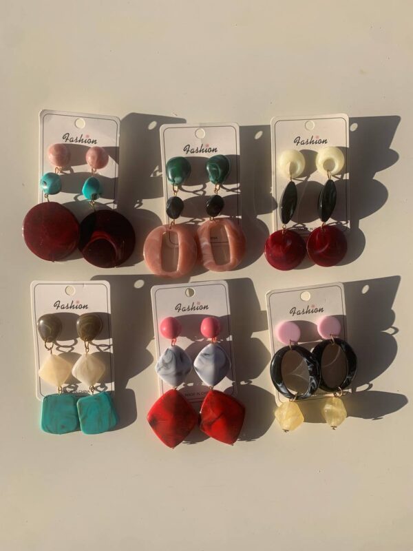 c77c8cd9-48fa-4b83-b8de-a1f1473116e7.jpg Сережки акрилові Fashion геометричні з камінням