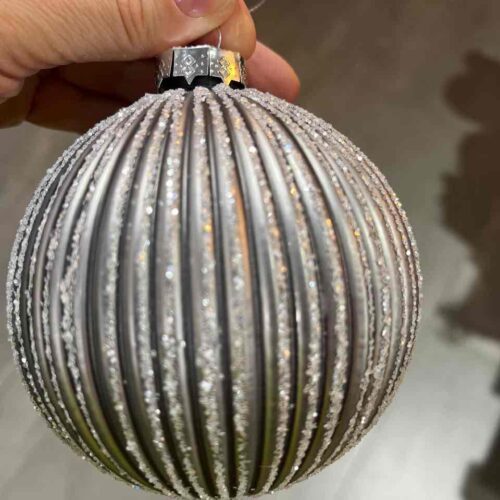 c789f878-e561-4042-a403-c0cbc4a08dcd.jpg Ялинкова Куля "Меренга", 10см