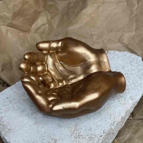 c8f32be7-352d-4e06-a95f-b63f5676fbd6.jpg Підставка для свічок/ Органайзер бетонний "Руки/Долоні" золотистий