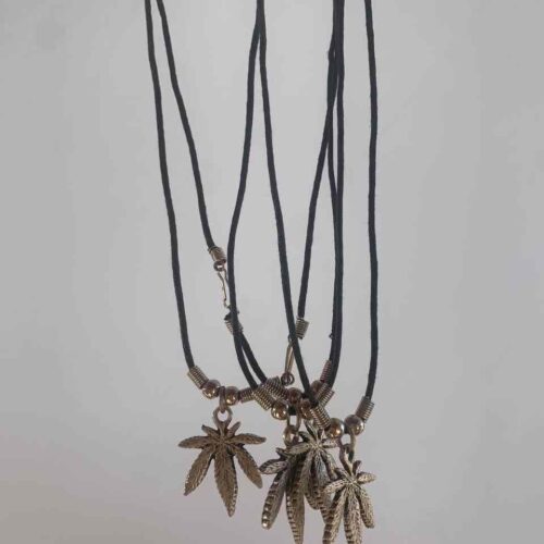 Прикраса/Підвіска для шиї з кулоном/ чорний шнур "Марихуана/Місяць кристал"