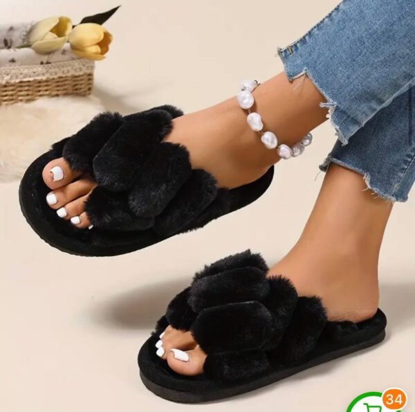 Тапочки жіночі з перехрещеними ремінцями "Шарпей" чорні