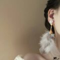 Сережки "Пір'я" біле з перлиною (10541)