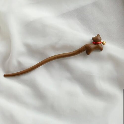 Шпилька-паличка для волосся 1 шт дерев'яна "Котик" коричнева