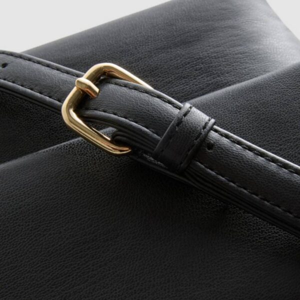 Сумочка-міні конверт через плече Primark мінімалістична чорна