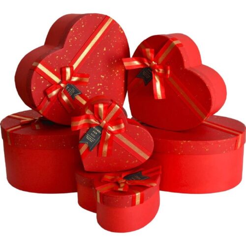 d2c461da-53f9-4358-9382-023a8a75daeb-2.jpg Коробка подарункова "Серце" червона зі стрічкою №4 (25*22*10 см)