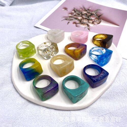 d2d31cee-87ab-4aa1-b39c-61fd67635438.jpg Каблучка жіноча акрилова "Прямокутна" мікс кольорів (8086)