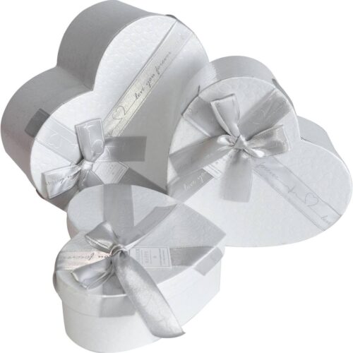 d7cf018c-8f9a-4ca3-b67f-f3a3ba1a5c1f-2.jpg Коробка подарункова "Серце" біла зі стрічкою №1 (21.5*19*10 см)