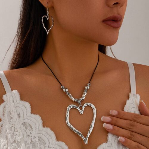 dbef24dc-9248-4512-98b7-e3a4c84e04bf.jpg Намисто з кулоном на шнурі "Серце" +сережки набір срібний