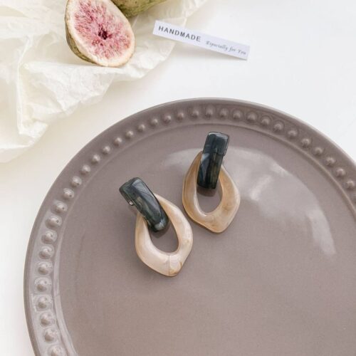 Сережки акрилові геометричні бежево-зелені (8094)