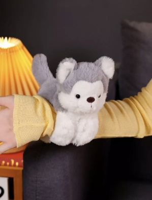 e6492981-c2a9-45fb-a2c6-e0627dcd04de.jpg М’яка іграшка-браслет на руку "Хаскі"