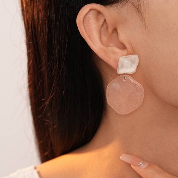 Сережки акрилові геометричні блакитні з білим (10688)