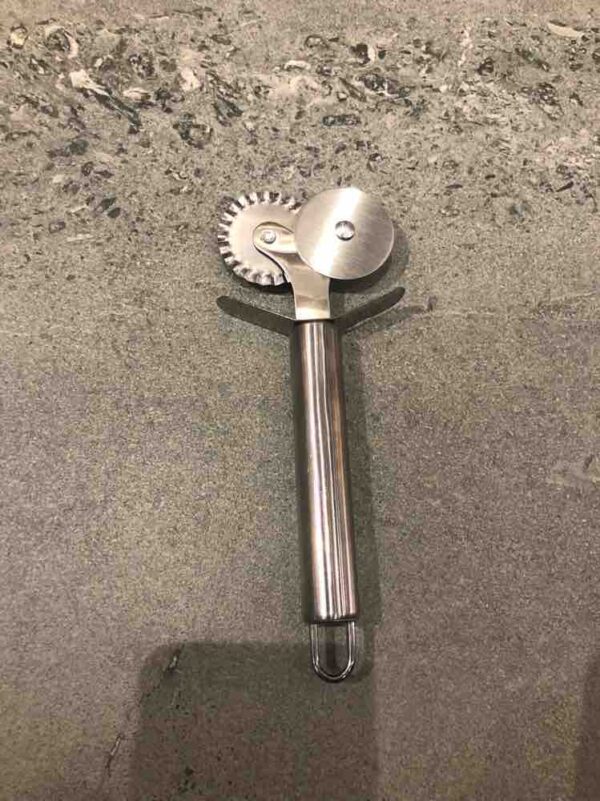 Ніж для піци з нержавіючої сталі подвійне колесо