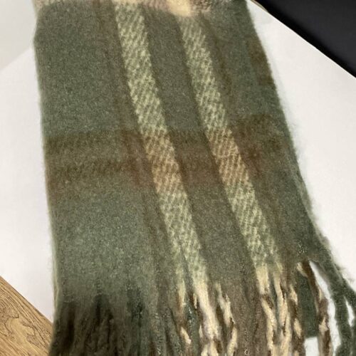 e9a9f6a8-ef86-4a7f-a04a-c3b52586a894.jpg Шарф Primark осінь/зима з китицями ворсистий широкий зелений в клітинку