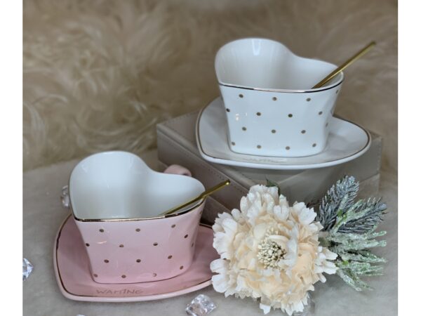 Чашка керамічна "Серце" фігурна з блюдцем та ложкою біла/ рожева