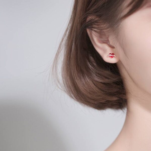 Сережки-цвяшки "Серце-кардіаграма" камінчик червоний