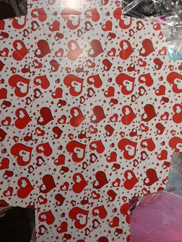 Коробка подарункова складна біла з сердечками (19,5*19,5*9,7 см) без стрічки