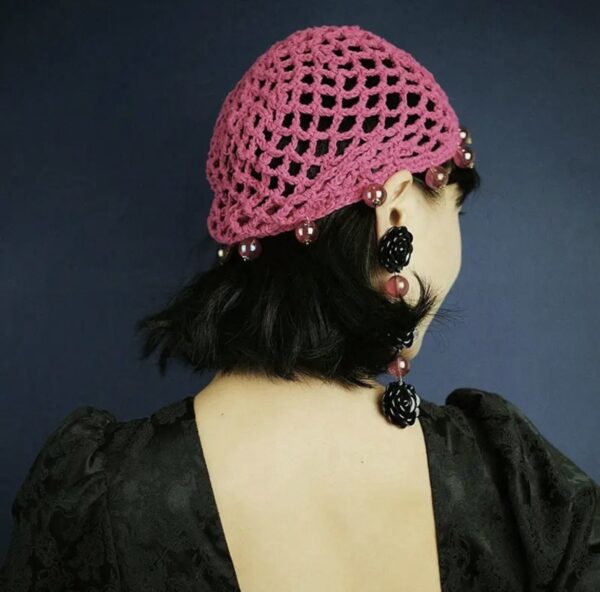 Шапочка в стилі Бохо/ Богема в'язана з перлинами рожева фуксія