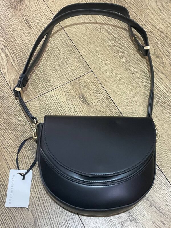 Сумочка Primark The Edit сідловидна мінімалістична чорна