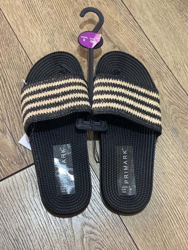 Шльопанці жіночі резинові Primark з ефектом соломи чорно-бежеві