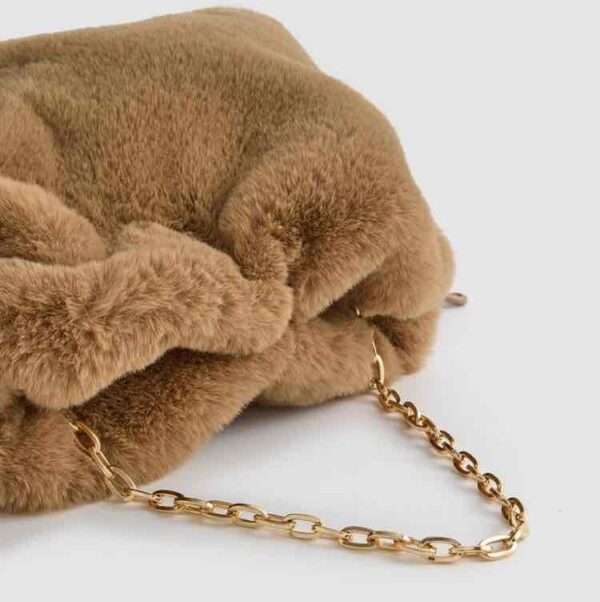 Сумочка-Торбинка Paula Echevarría Primark з еко-хутра мʼяка з ланцюжком беж