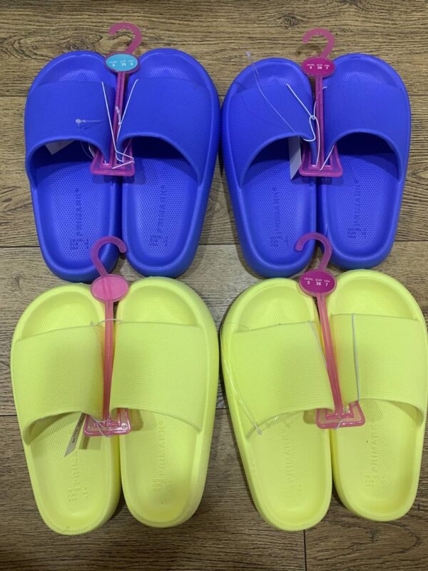 Шльопанці жіночі резинові Primark об"ємні беж/фуксія/сині/жовті