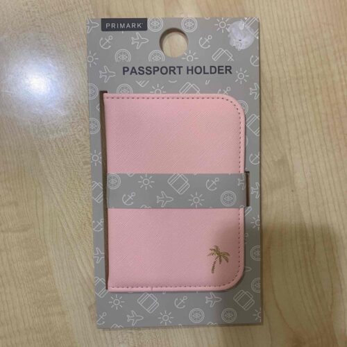 2de875c1-536a-46d1-a5ad-3f4a24961a36.jpg Обкладинка на паспорт Primark рожева