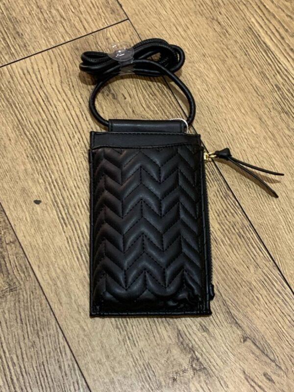 3a55c029-86b6-4c1e-bf3f-1713bcec2da6.jpg Сумочка-картхолдер для телефону Primark стьобана чорна