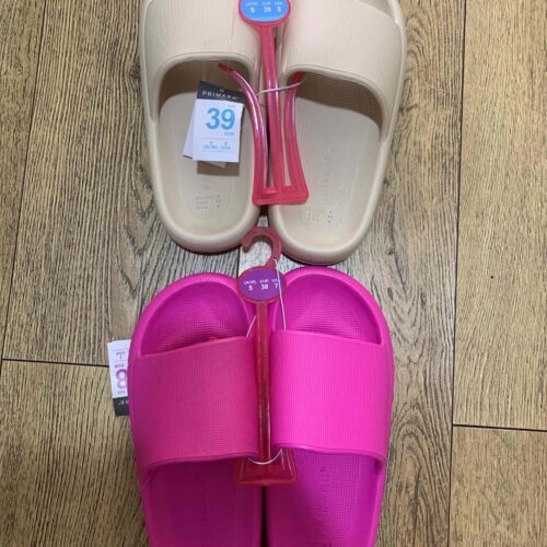 426463b9-aa0c-4752-9b7b-a286fa6f29d1.jpg Шльопанці жіночі резинові Primark об"ємні беж/фуксія/сині/жовті