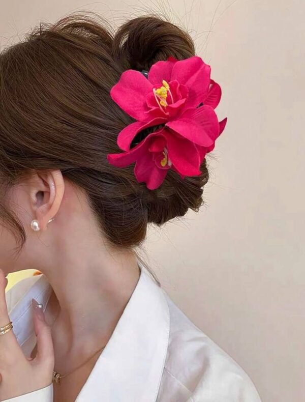 Заколка-краб для волосся «Квітка» мікс кольорів 8 см 1 шт