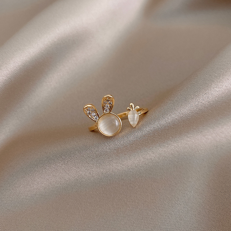 Каблучка жіноча металева «Зайчик з морковкою» срібний з рожевим (7465)