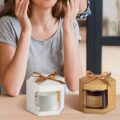 Коробка подарункова 13*13*13,5 см складна з віконцем та стрічкою беж